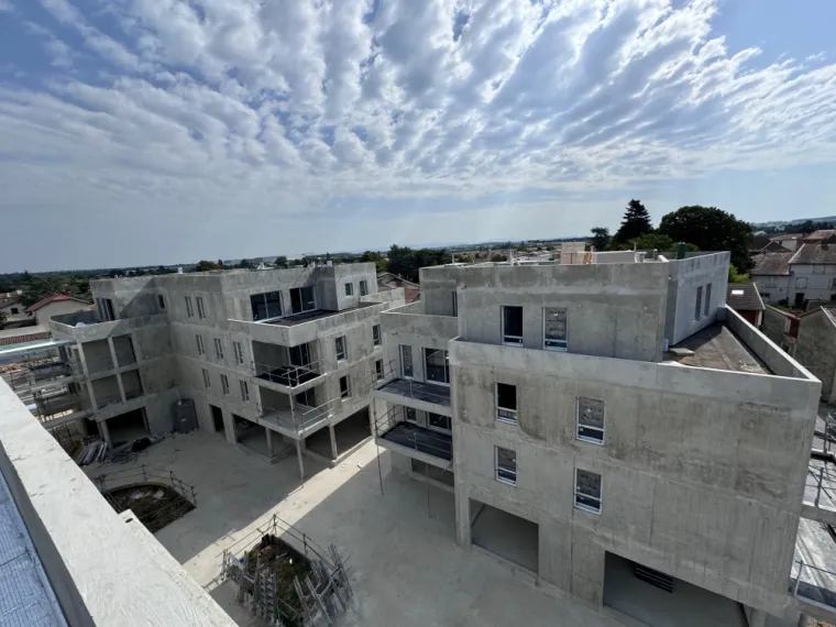 Ravalement de facade dans le cadre de la construction de 73 lgts a Pusignan (69), Bourg-en-Bresse, Certif